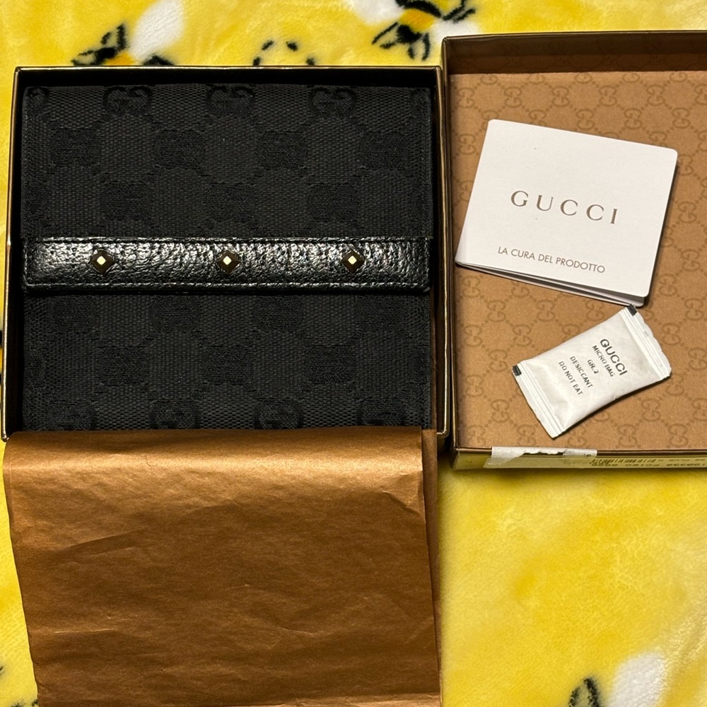Black Gucci wallet